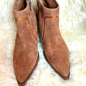 Ankle boots size 7 1/2